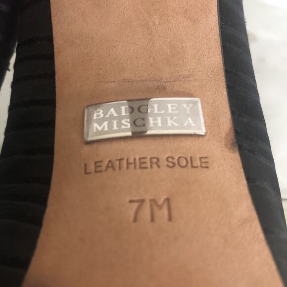 Badgley Mischka Black satin peep toe heels size 7 M Cocktail Party Wedding - Picture 10 of 10